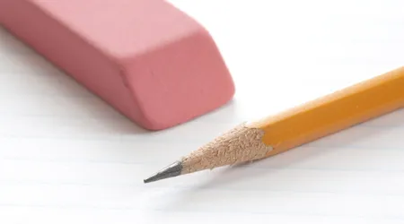 Por que as borrachas apagam o lápis? O equilíbrio entre polímeros e partículas de grafite