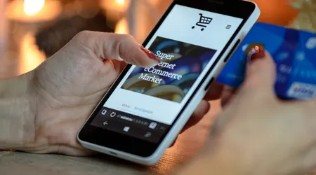 Como a tela do smartphone reconhece o toque? A capacitância e os íons dos dedos