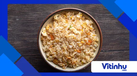 por que o arroz queima por baixo mesmo com água?