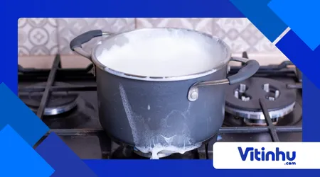 colher de pau na panela evita transbordamento