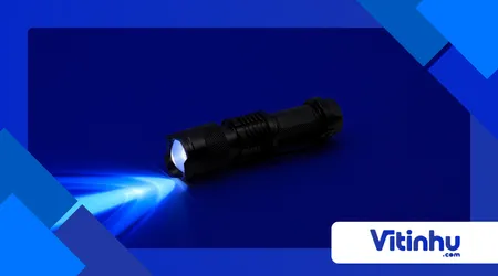 Luz UV caseira com papel celofane e lanterna